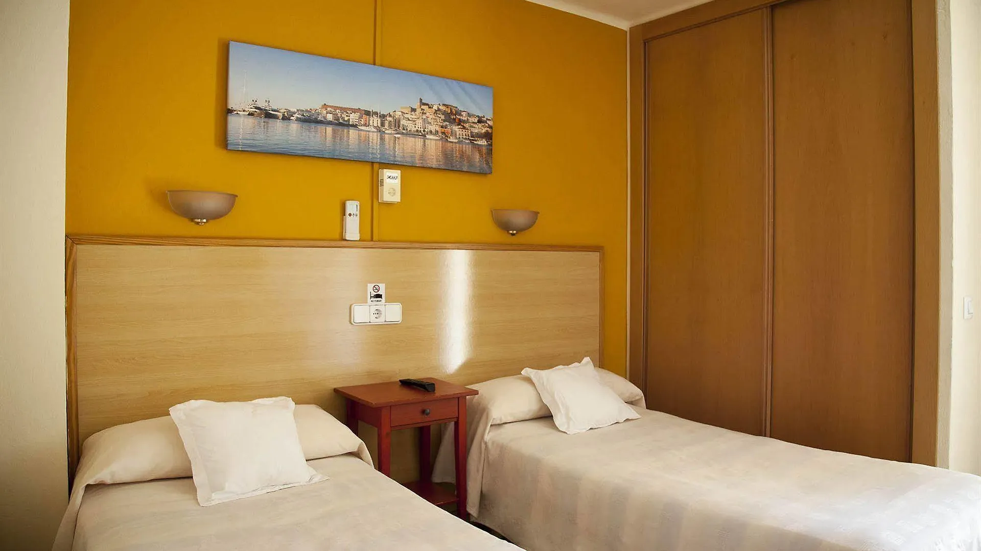 Hostal Residencia Europa Punico Hotel Ibiza Town Guest house